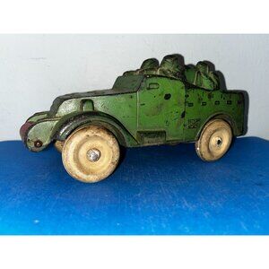 Sun Rubber Company Vintage 1940's Army Radio & Machine Gun car